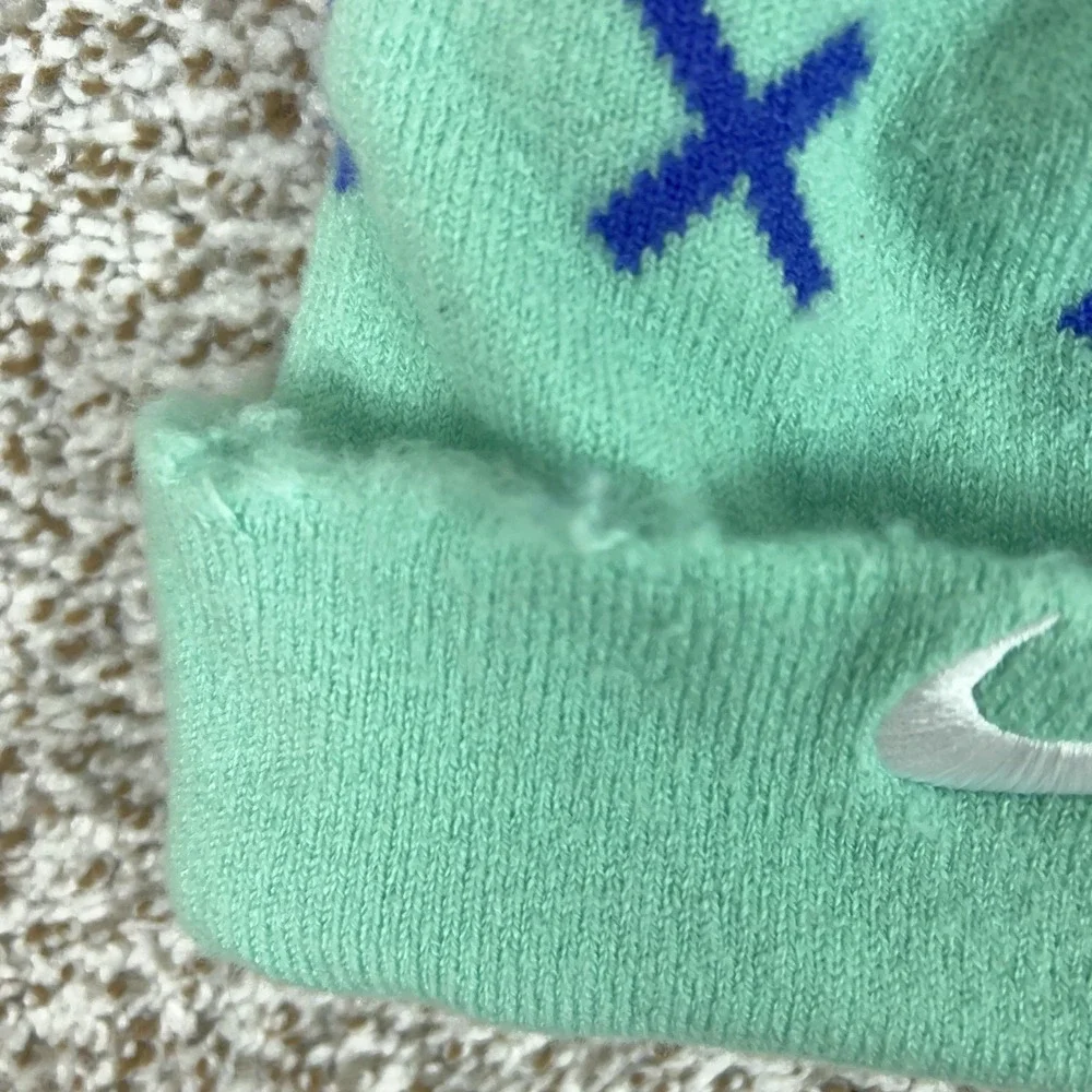 Nike Hat Beanie Mens One Size Green XC Cross Regionals Pom Winter Swoosh‎ Sports